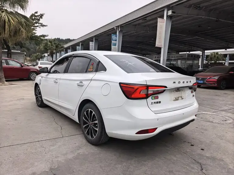 Roewe i5 1.5 L Auto 4 G Connected Leading Luxury