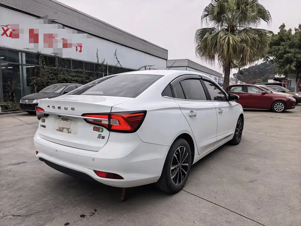 Roewe i5 1.5 L Auto 4 G Connected Leading Luxury