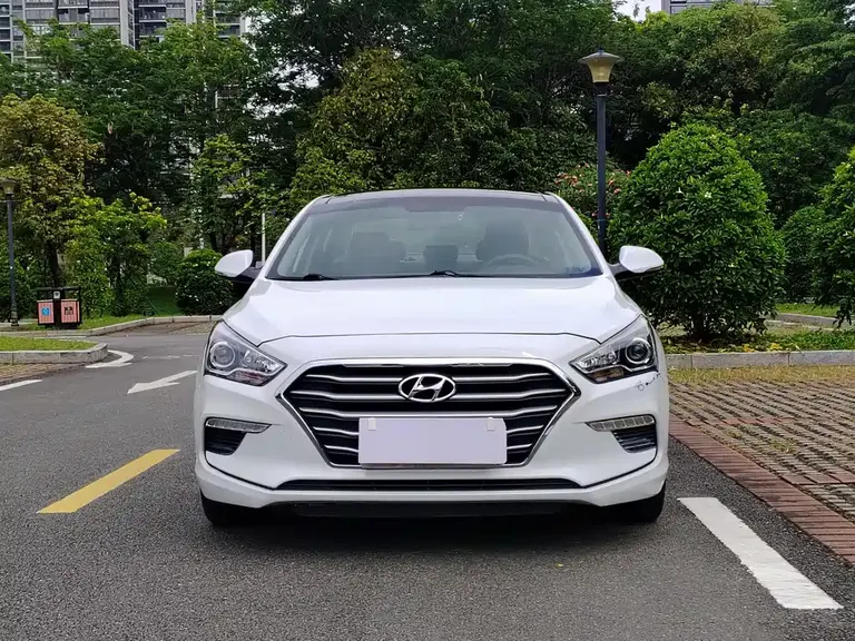 Hyundai Mistra 1.8 L Auto Distinguished DLX CN-V