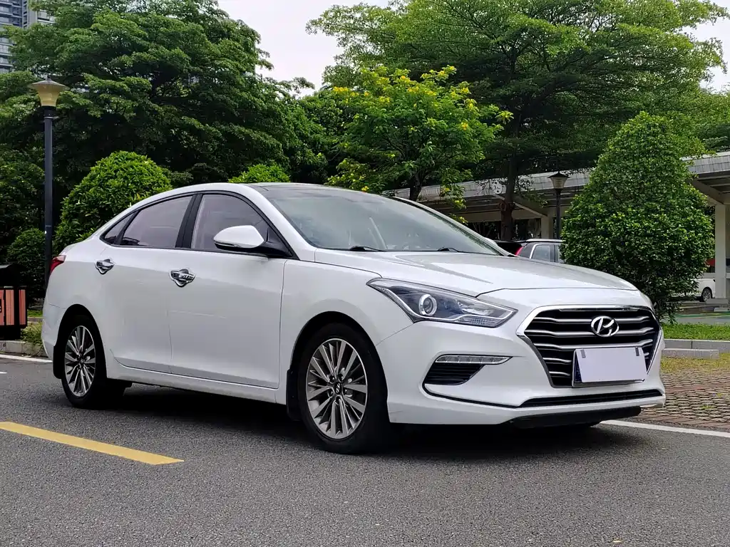 Mistra 1.8 L Auto Distinguished DLX CN-V