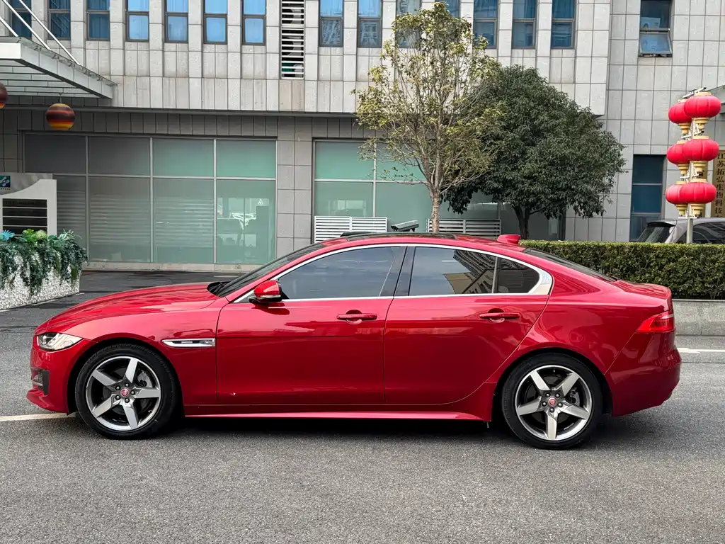 Jaguar XE 2.0 T 200 PS R-Sport