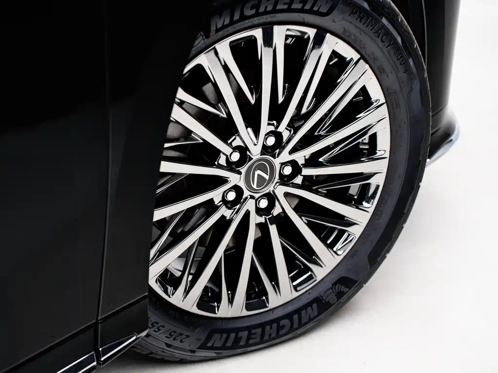 Lexus LM 500 h 4-seat Royal World