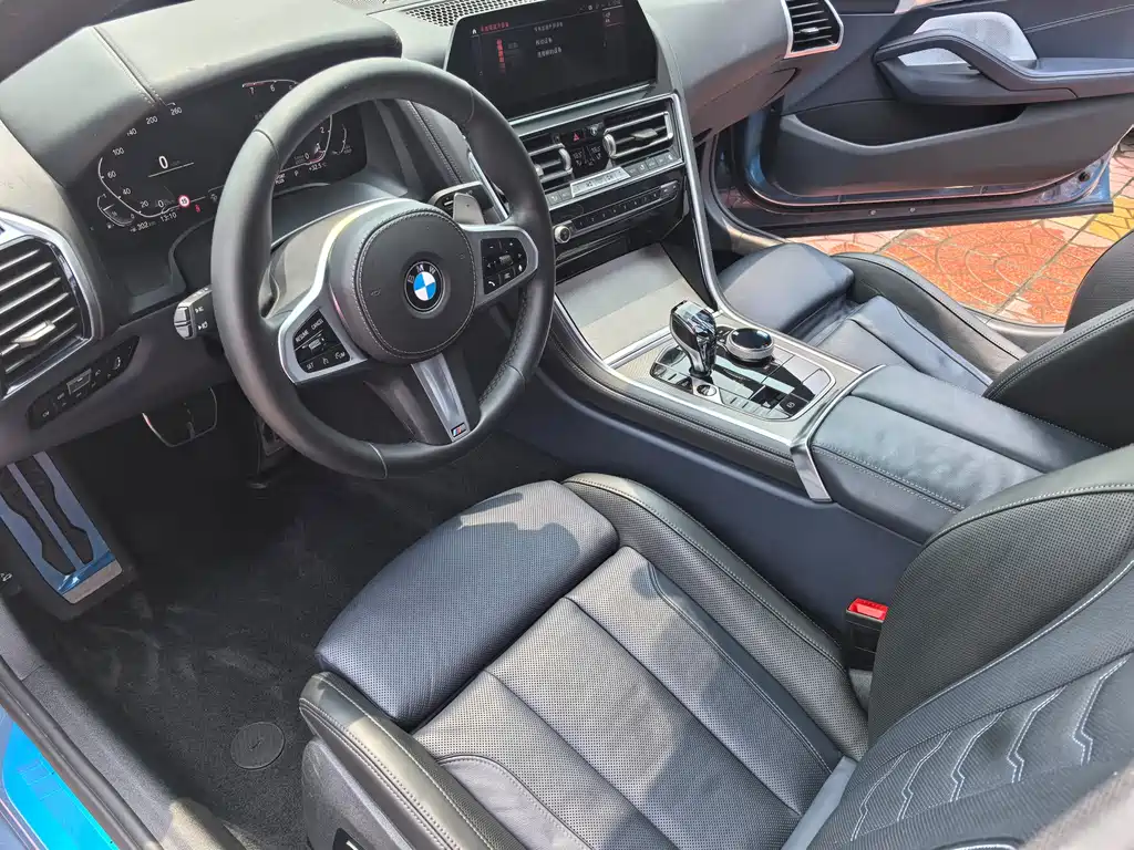 BMW 8 Series Facelift 840 i xDrive 4-door Coupe M Sport Package