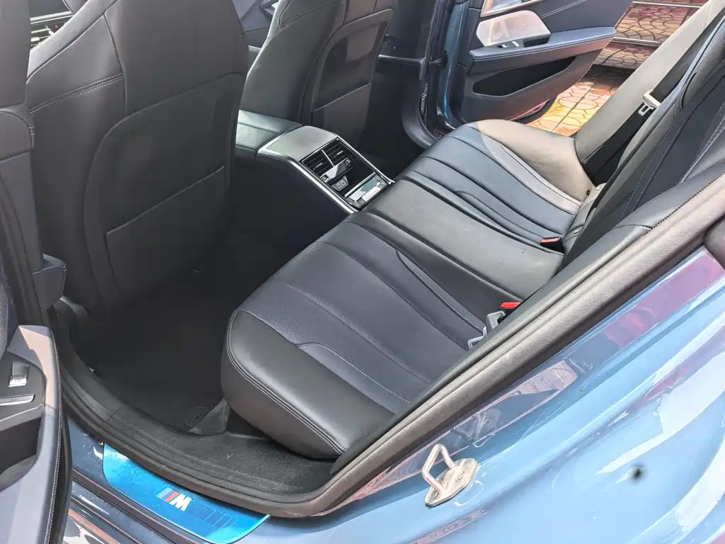 BMW 8 Series Facelift 840 i xDrive 4-door Coupe M Sport Package