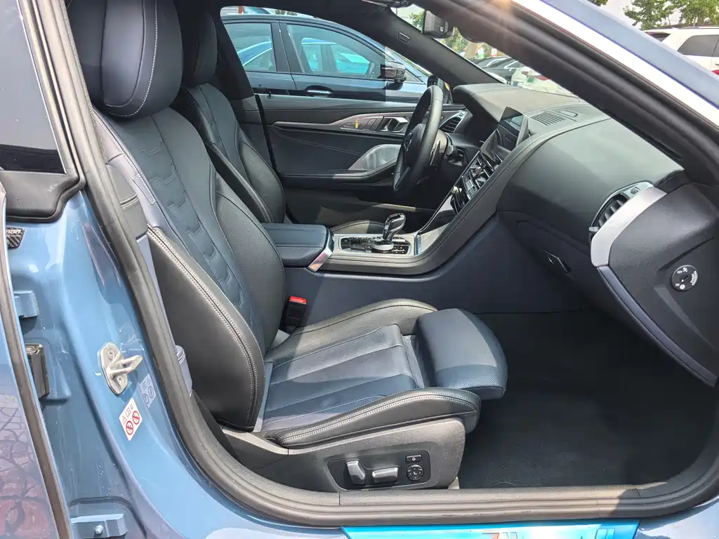 BMW 8 Series Facelift 840 i xDrive 4-door Coupe M Sport Package