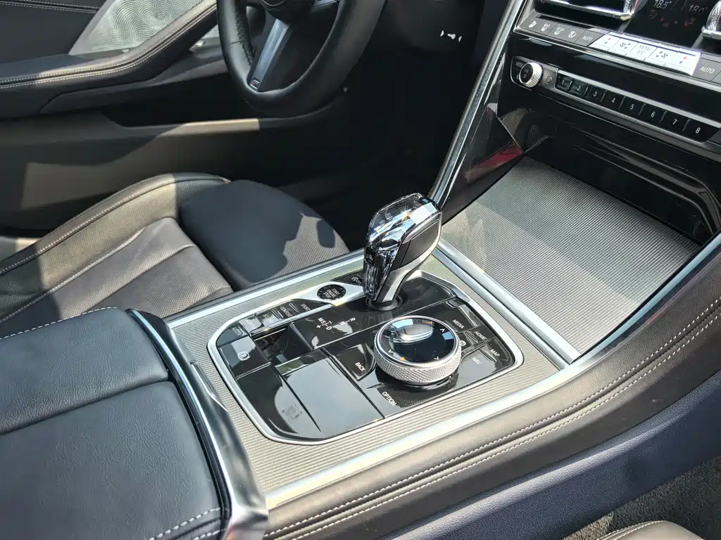 BMW 8 Series Facelift 840 i xDrive 4-door Coupe M Sport Package