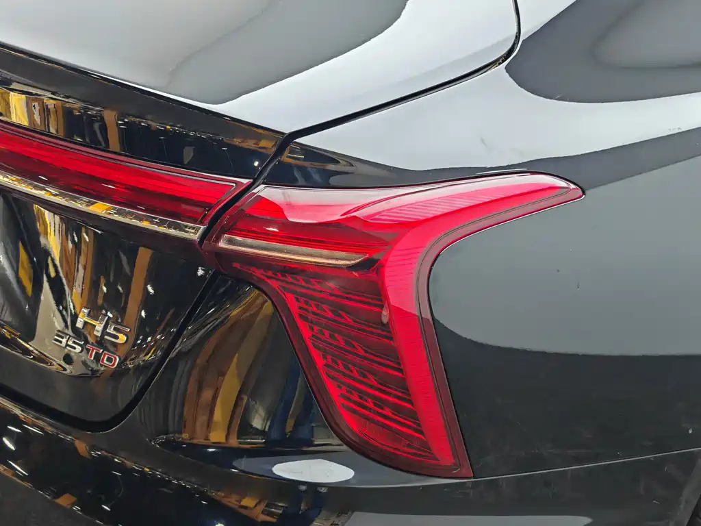 Hongqi H5 1.5 T DCT Connected Flagship Charm