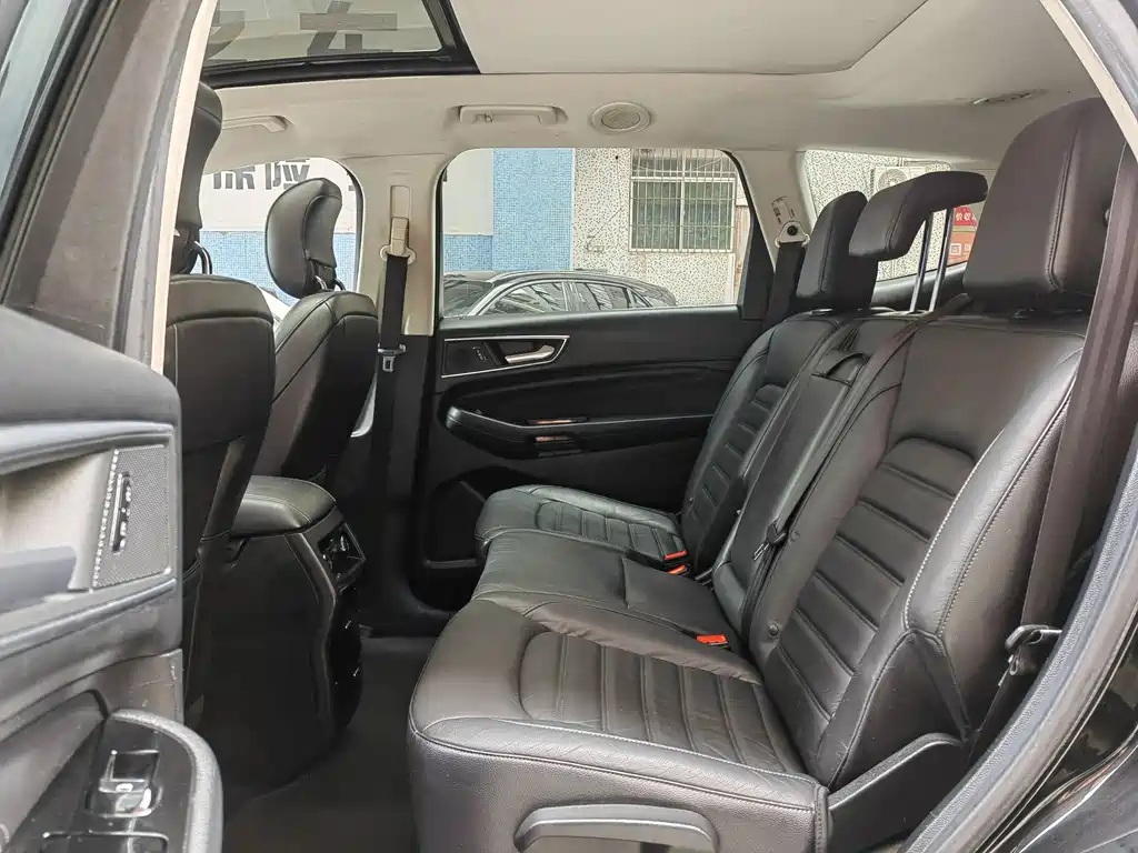Edge EcoBoost 245 2 WD Grand Sharp 7-seat