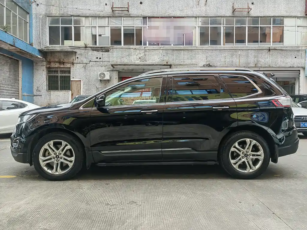 Edge EcoBoost 245 2 WD Grand Sharp 7-seat