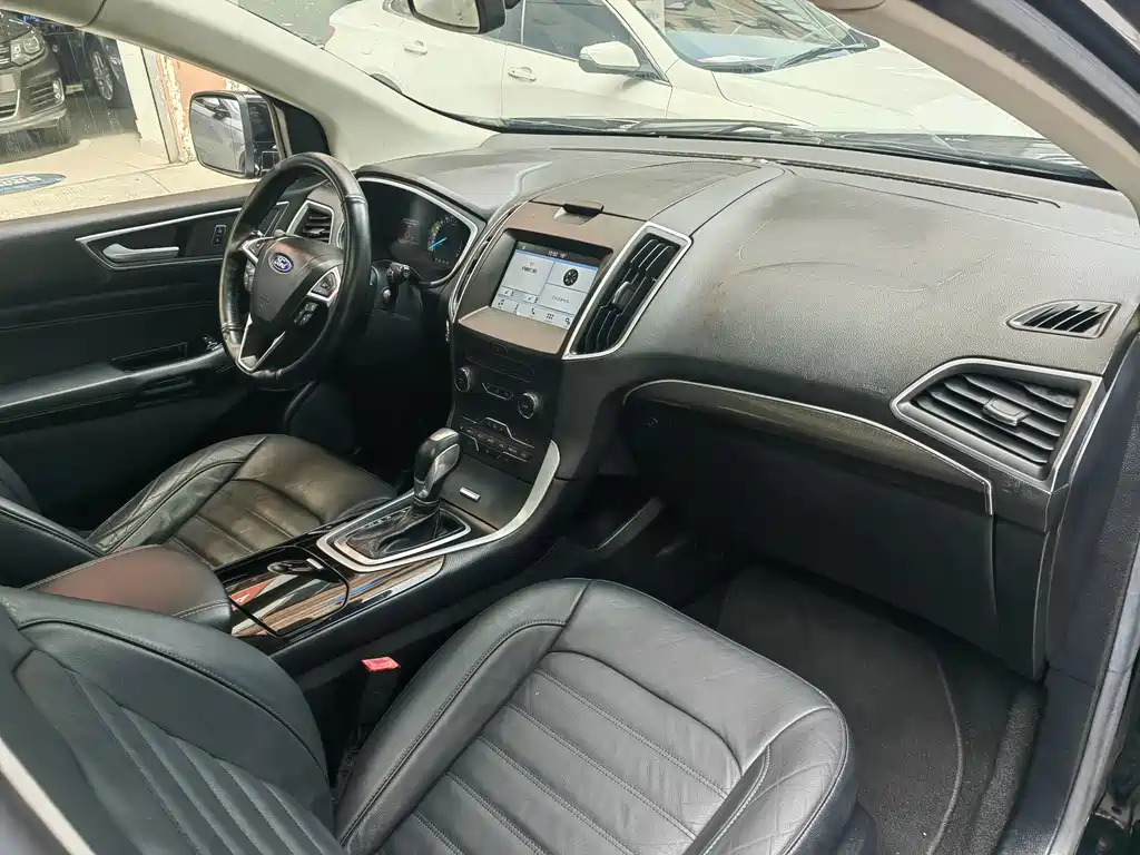 Edge EcoBoost 245 2 WD Grand Sharp 7-seat