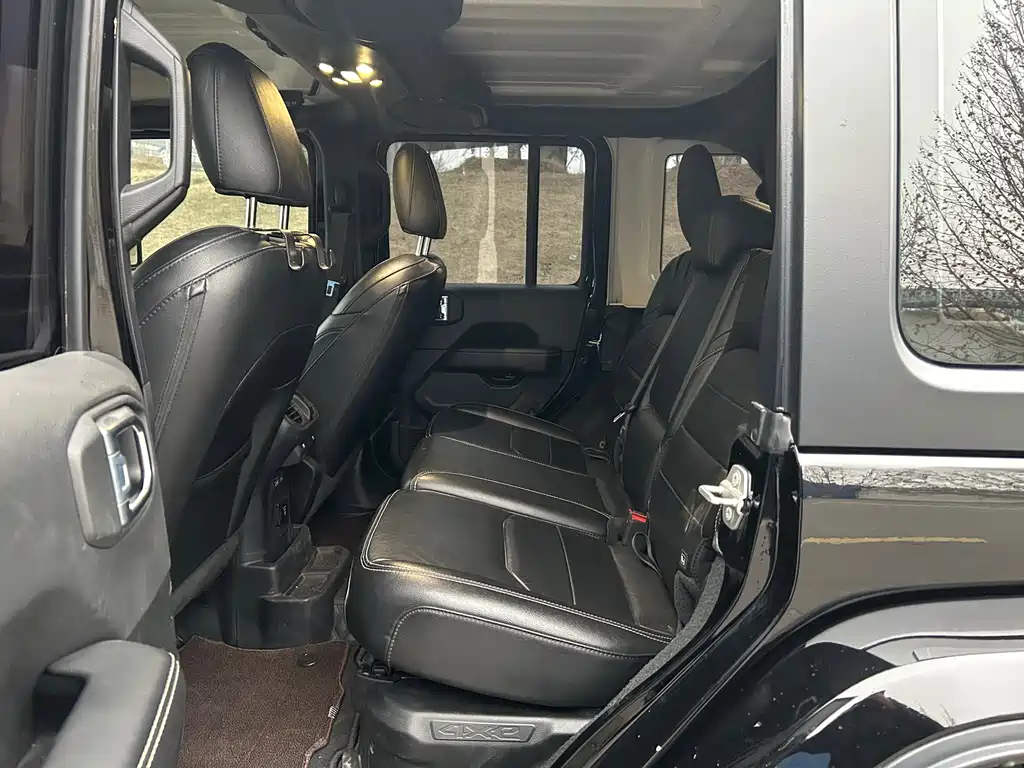 Wrangler NEV 4-door 2.0 T 4 xe Sahara