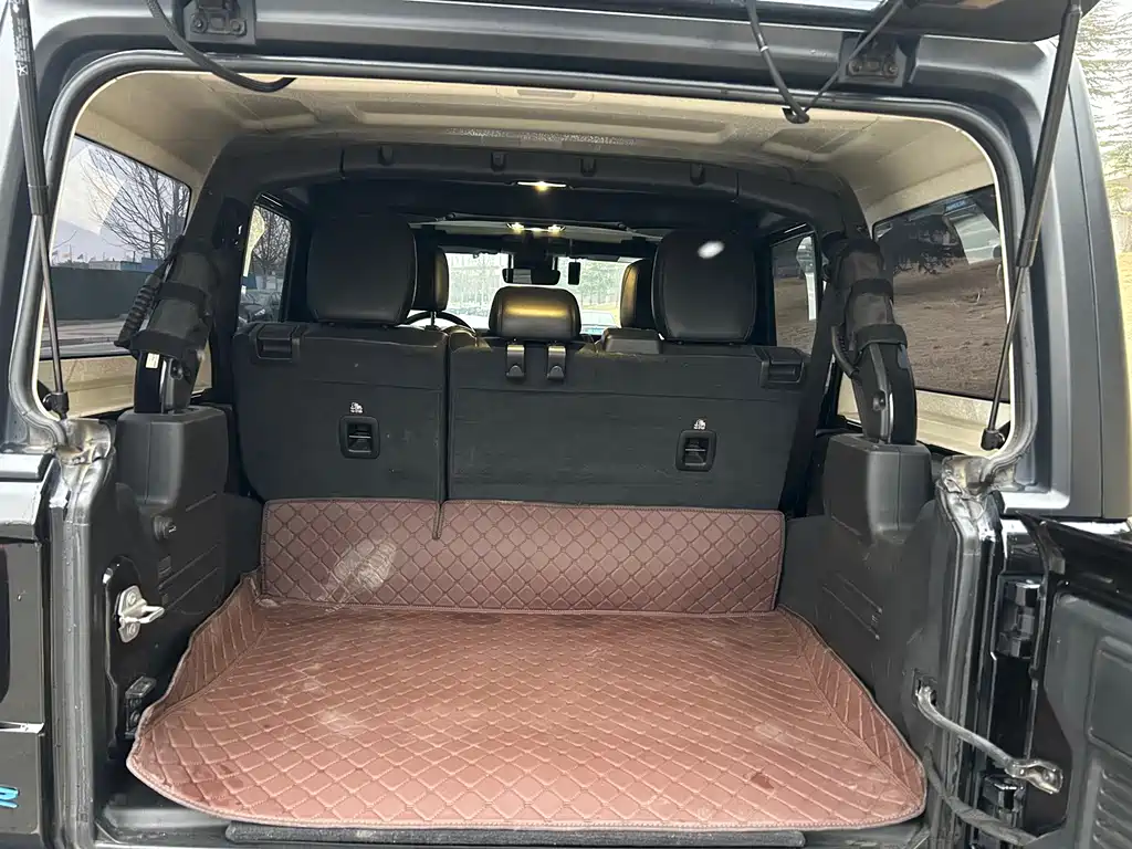 Wrangler NEV 4-door 2.0 T 4 xe Sahara