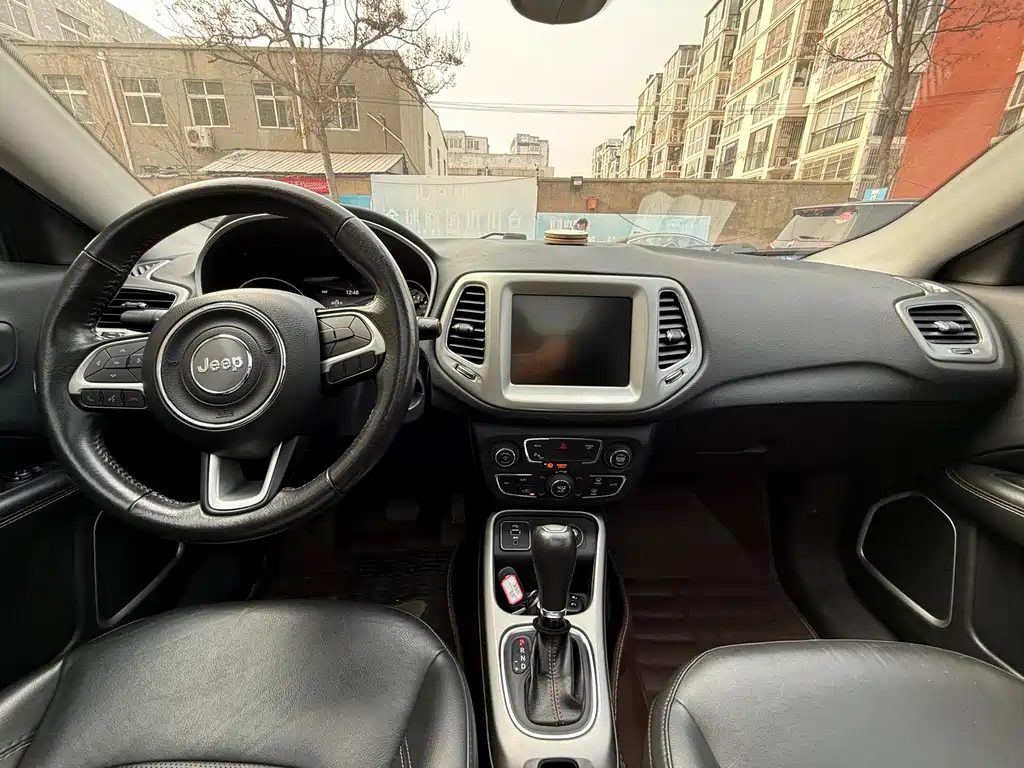 Compass 200 T Auto Home Enjoyment