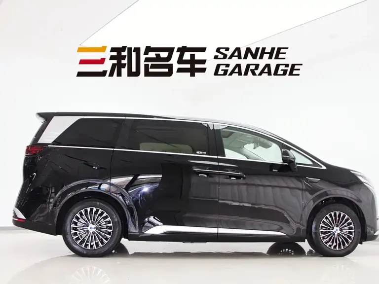 Denza D9 DM-i Smart Drive 1020 4 WD Flagship