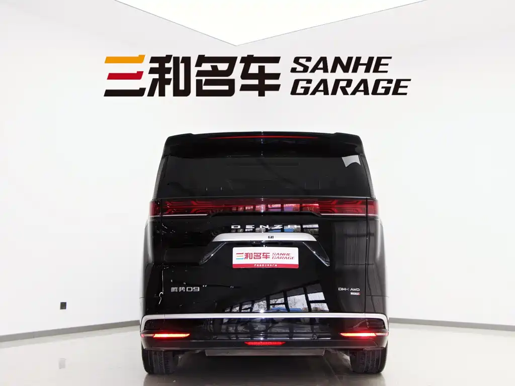 Denza D9 DM-i Smart Drive 1020 4 WD Flagship