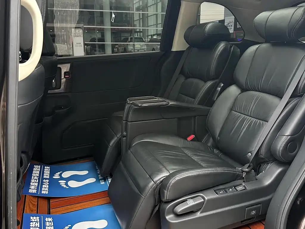 Elysion 2.4 L Luxury