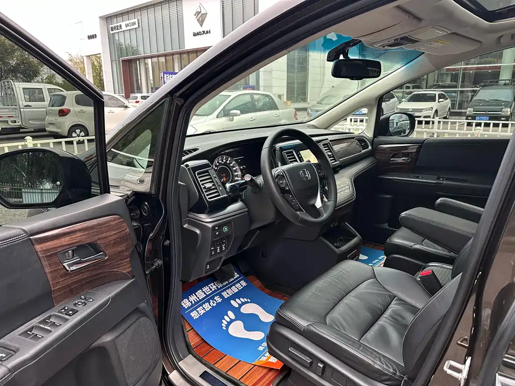 Elysion 2.4 L Luxury