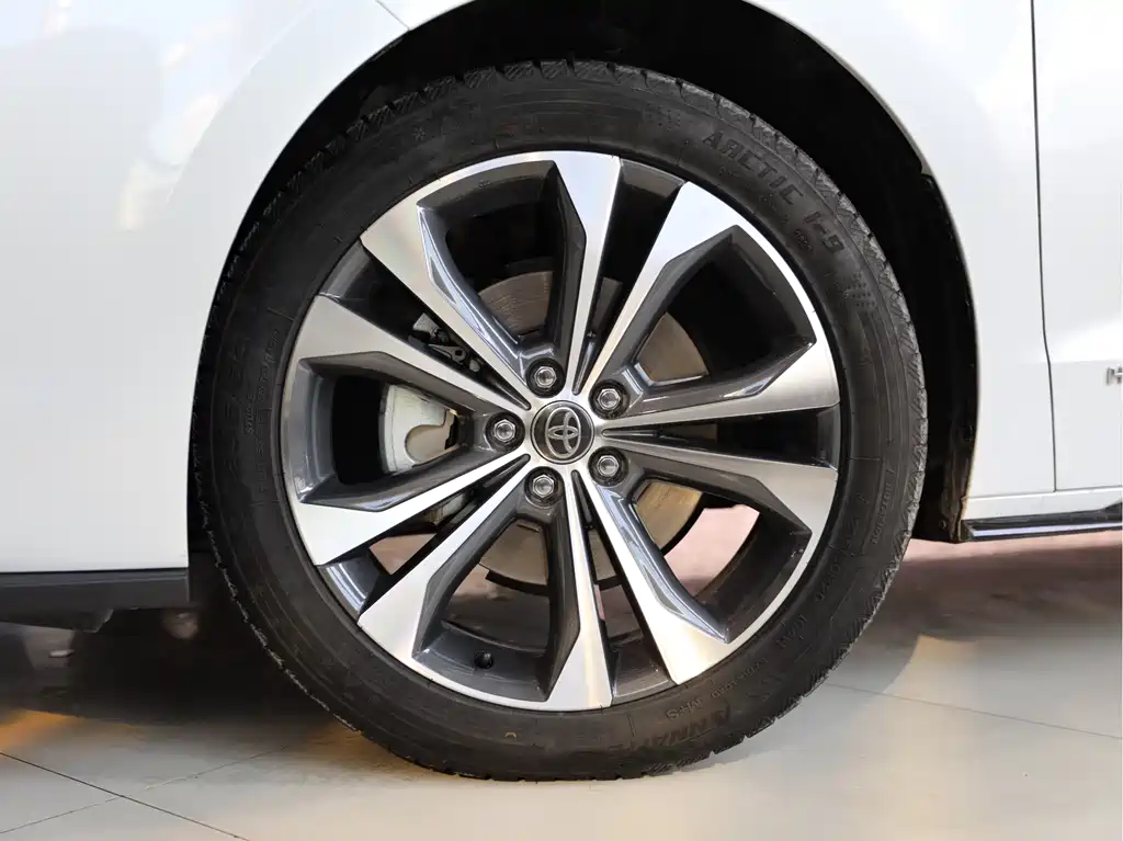 Granvia 2.5 L Hybrid Flagship