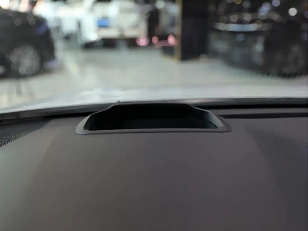Granvia 2.5 L Hybrid Flagship