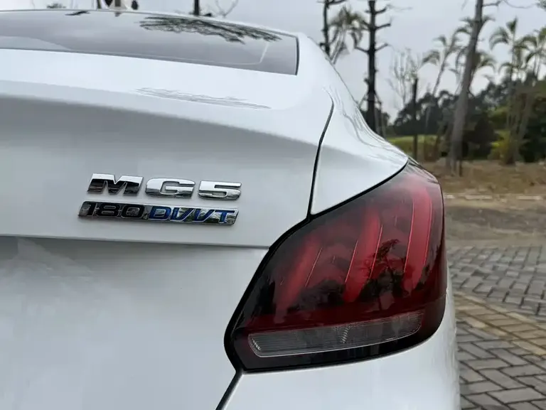MG5 180 DVVT CVT Luxury