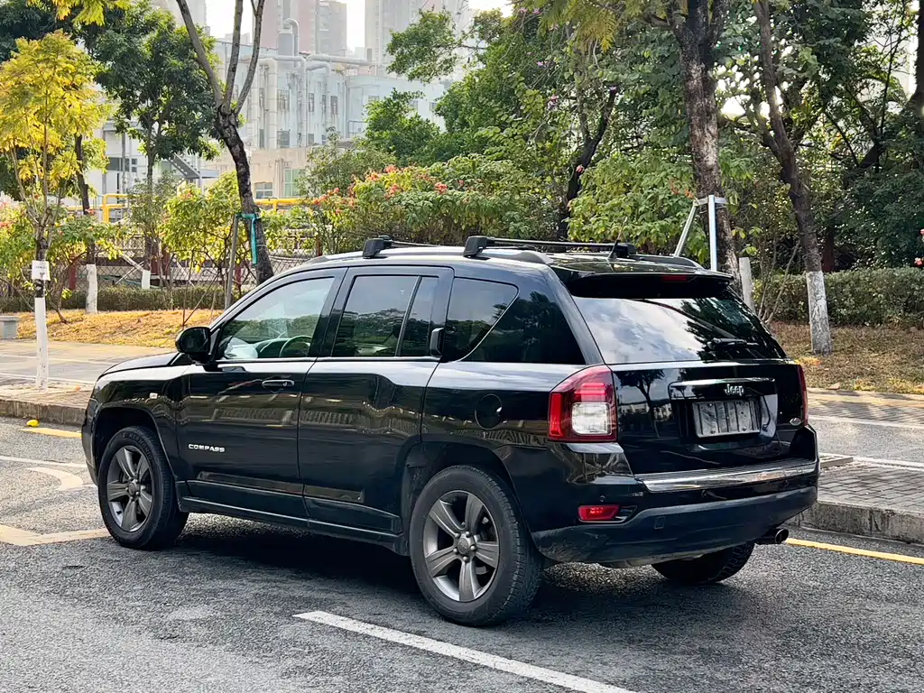 Compass (Import) 2.4 L 4 WD Snake Treasure