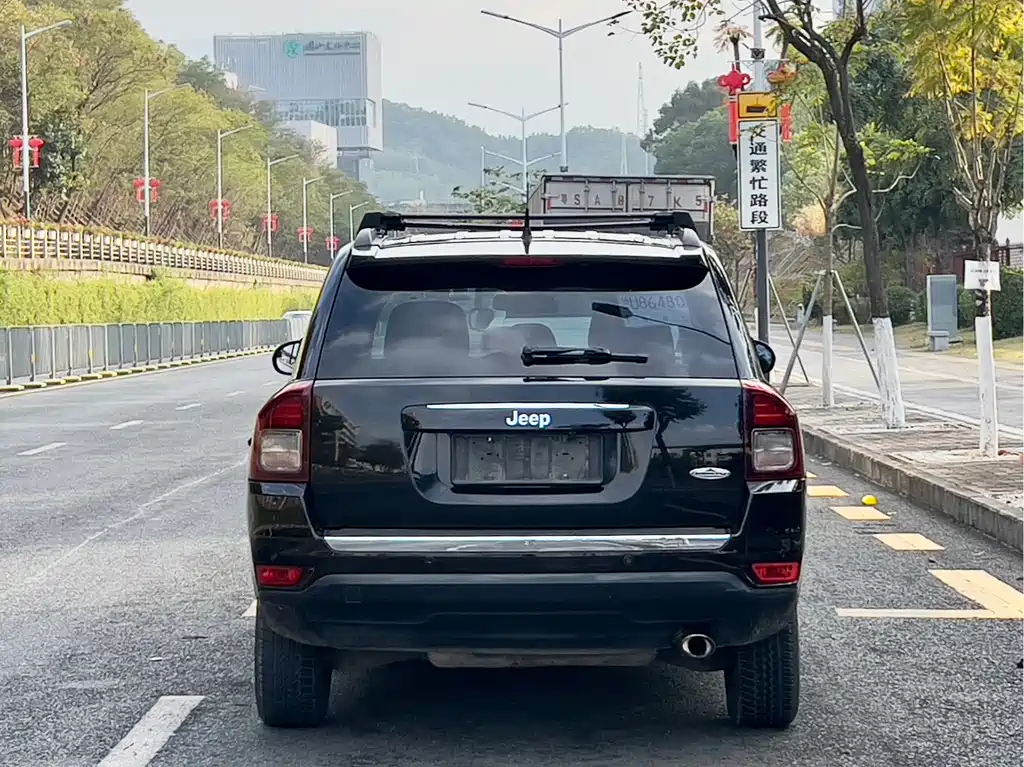 Compass (Import) 2.4 L 4 WD Snake Treasure