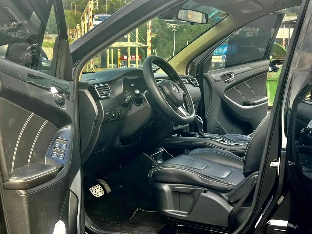 Fengguang 580 1.5 T CVT Luxury