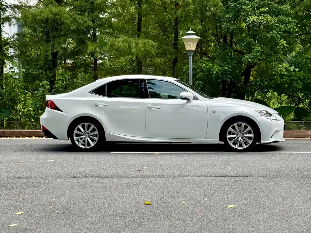 Lexus IS 250 F SPORT