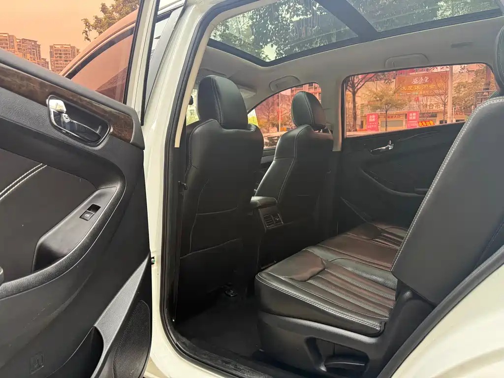 Fengguang 580 1.5 T CVT Luxury