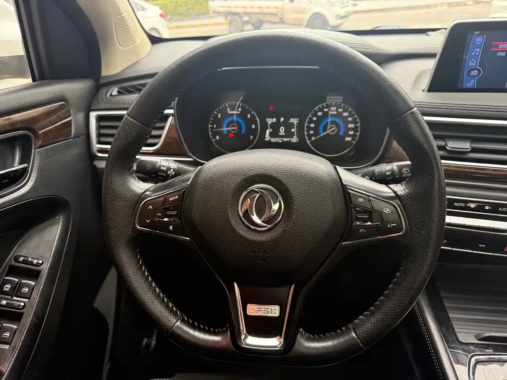 Fengguang 580 1.5 T CVT Luxury
