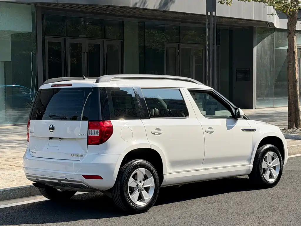 Yeti TSI280 DSG Forward