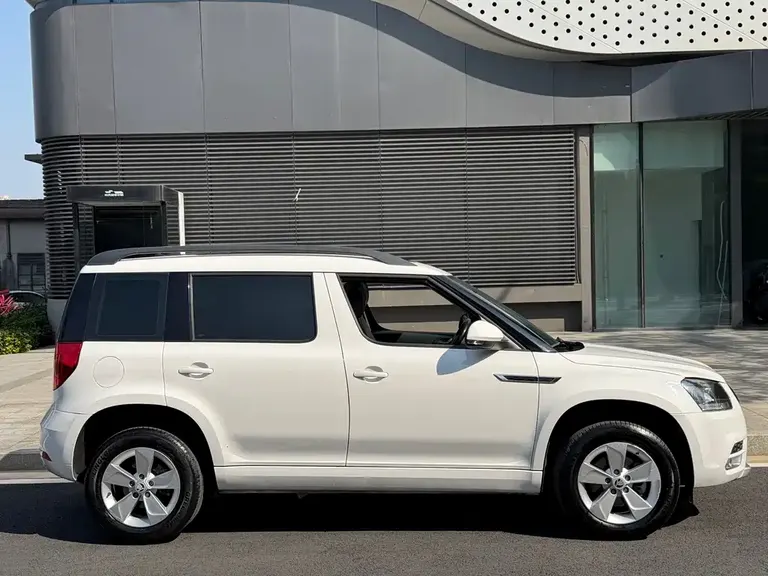 Skoda Yeti TSI280 DSG Forward