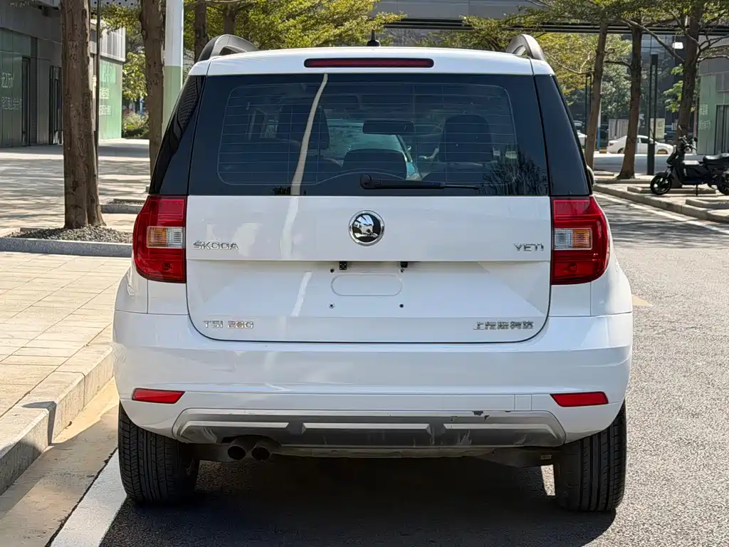 Yeti TSI280 DSG Forward