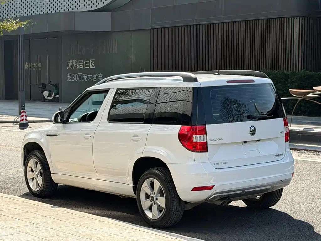 Yeti TSI280 DSG Forward