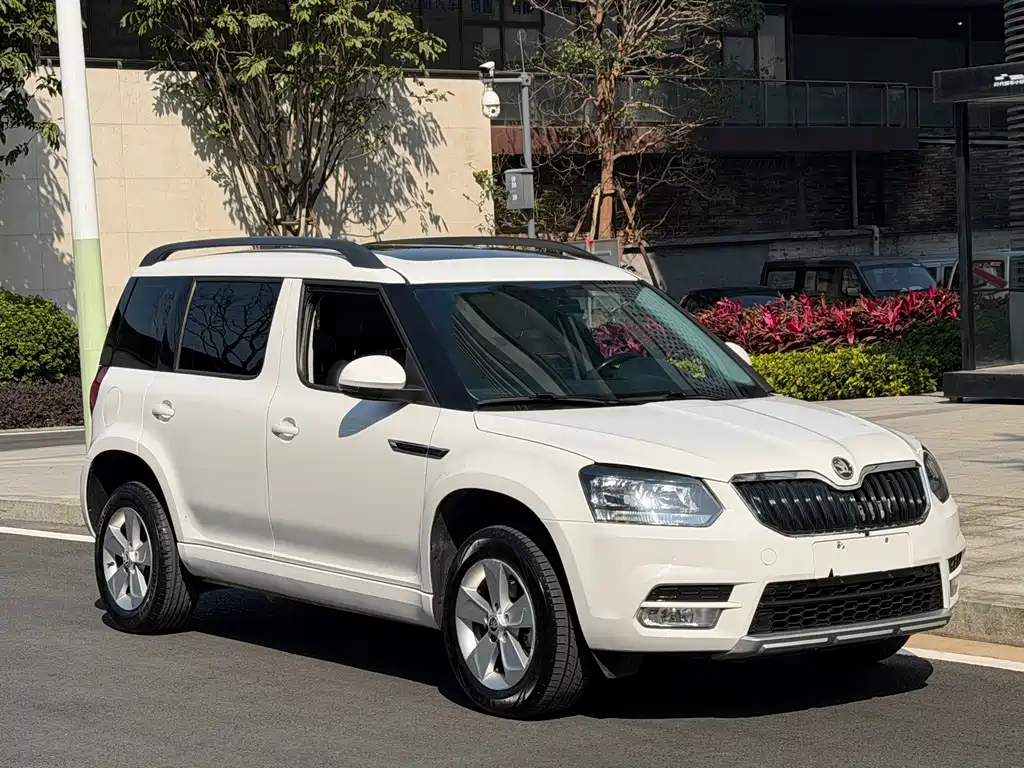 Yeti TSI280 DSG Forward