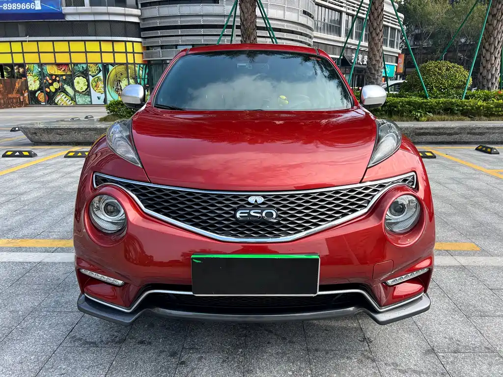 Infiniti ESQ 1.6 L Personality