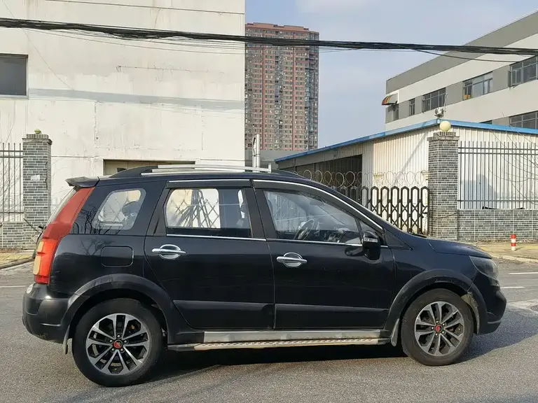 Dongfeng Joyear X5 1.6 L Manual Premium