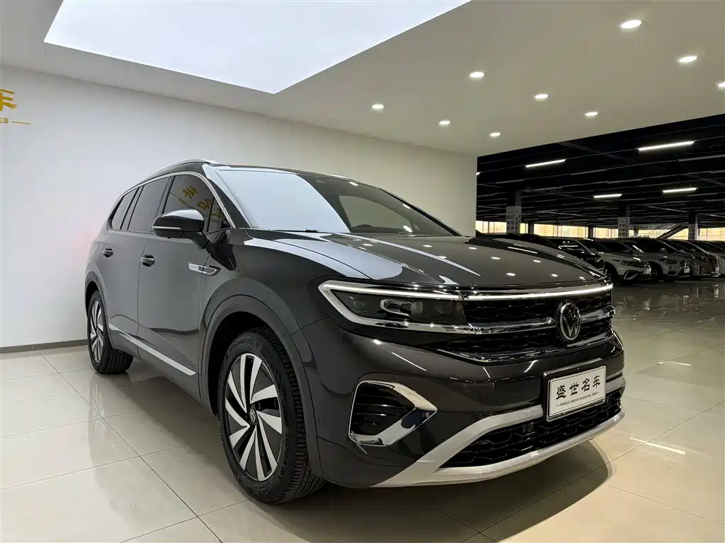 Talagon 380 TSI 4 WD Luxury Premium Realm Pro 6-seat