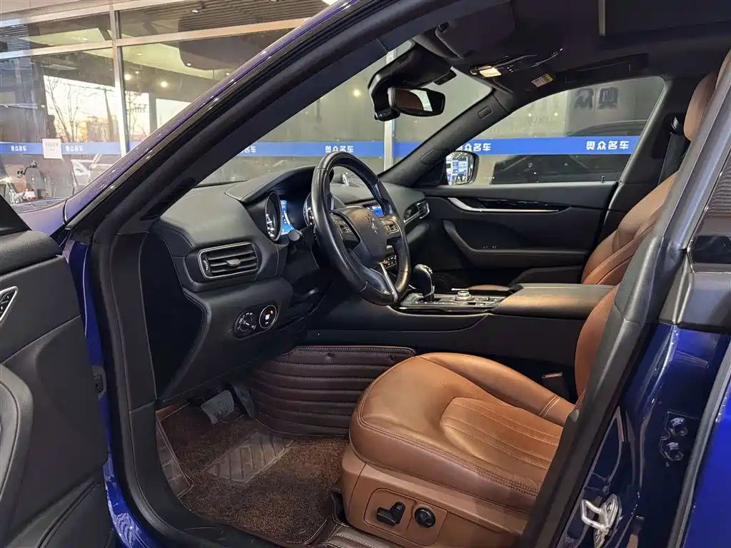 Levante 3.0 T Standard