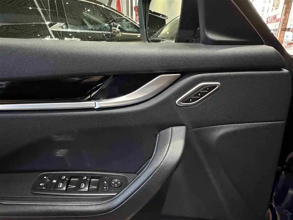 Levante 3.0 T Standard