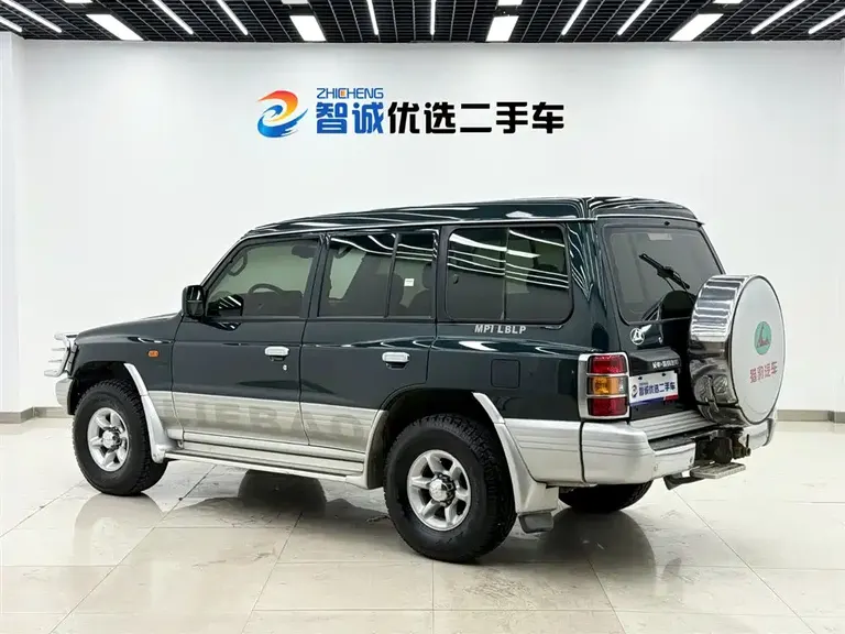Leopaard Black King Kong 2.4 L Manual 4 WD