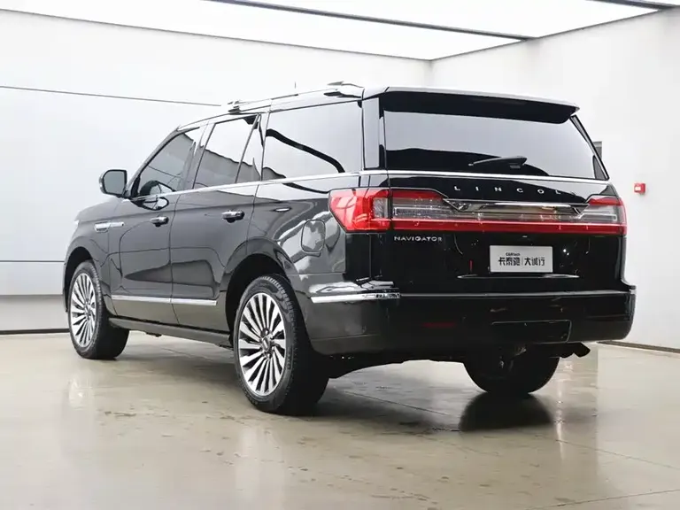 Lincoln Navigator 3.5 T Honor Shine