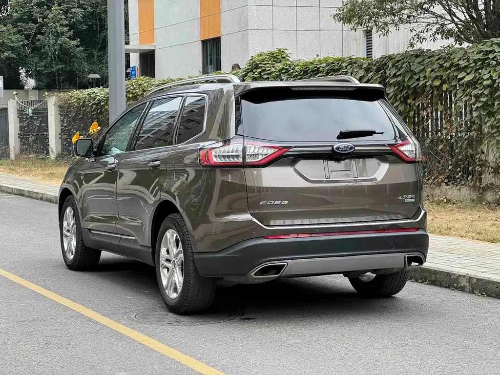 Edge EcoBoost 245 2 WD Grand Sharp 7-seat