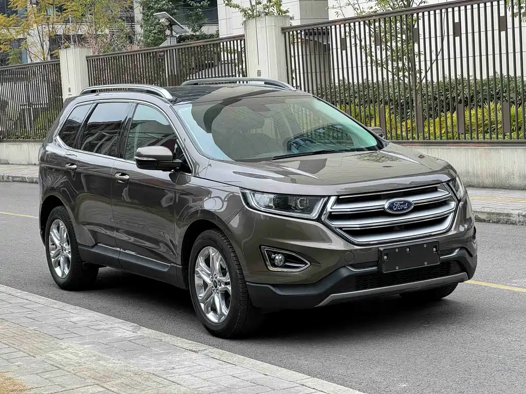 Edge EcoBoost 245 2 WD Grand Sharp 7-seat