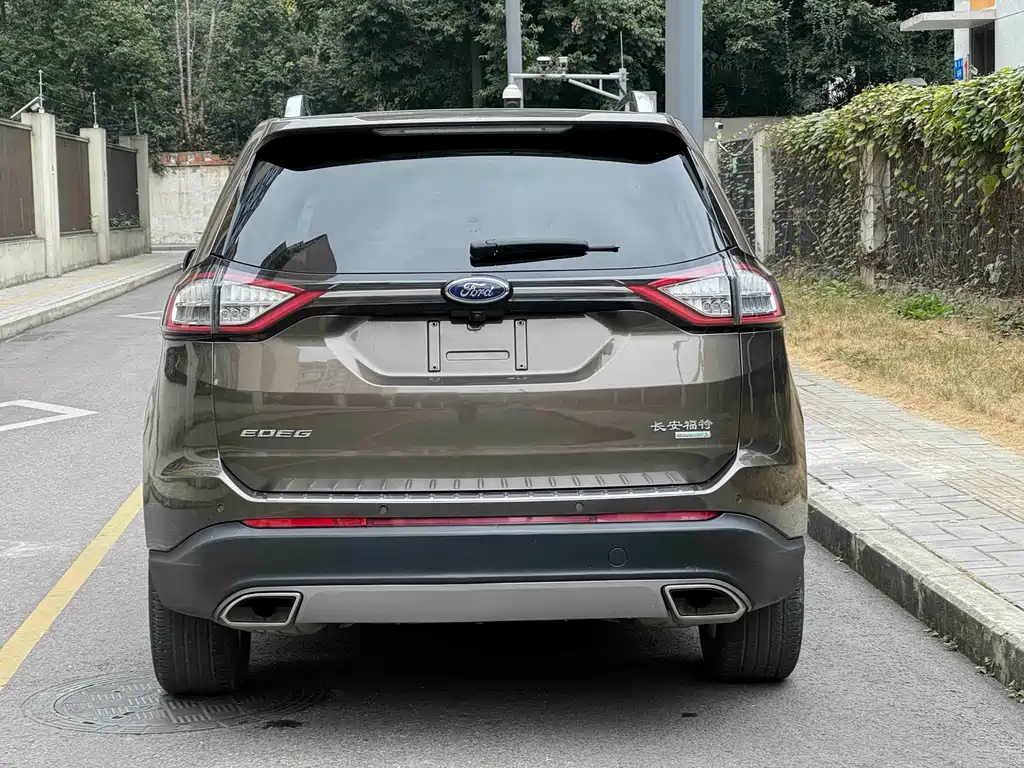 Edge EcoBoost 245 2 WD Grand Sharp 7-seat