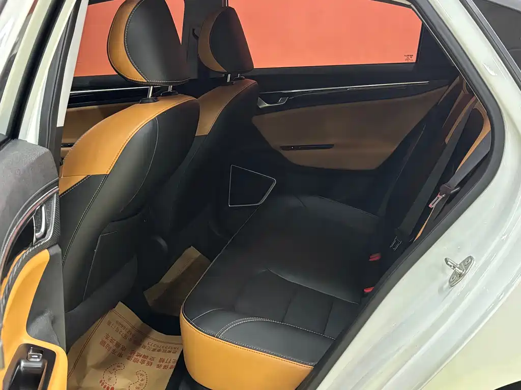 Emgrand GL 1.4 T CVT Luxury