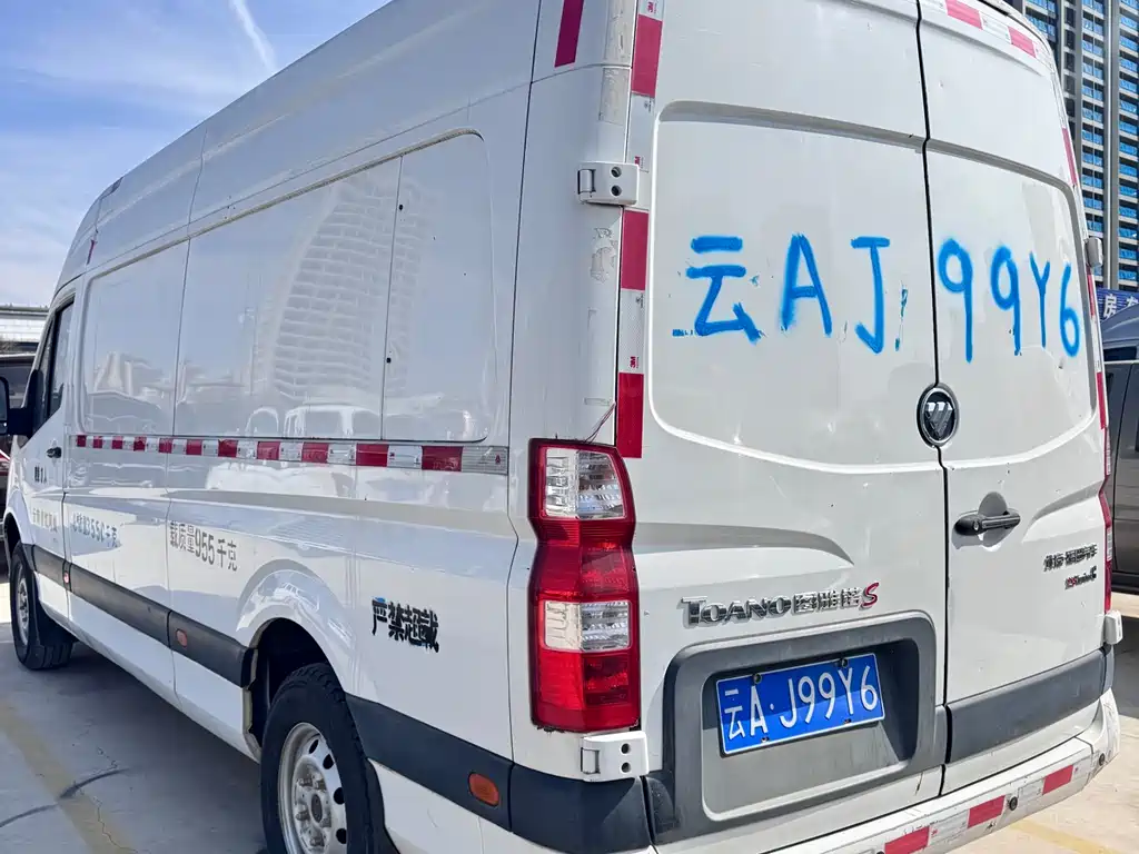 Toano 图雅诺 2019款 2.8 T 厢式货车加长轴中顶3座4 J28 TC3