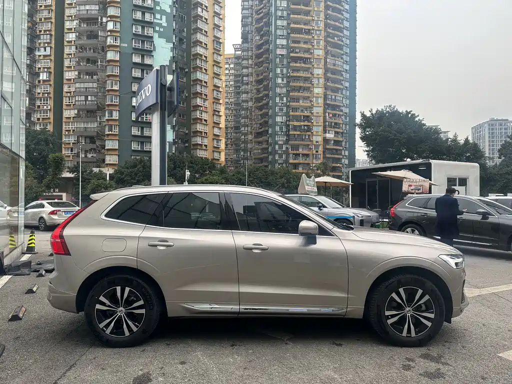 Volvo XC60 B5 4 WD Smart Ease Luxury
