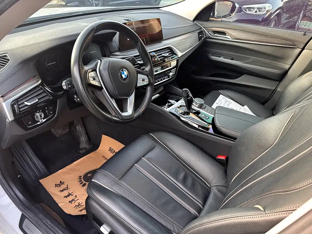 BMW 6 Series GT 630 i Luxury Design Package