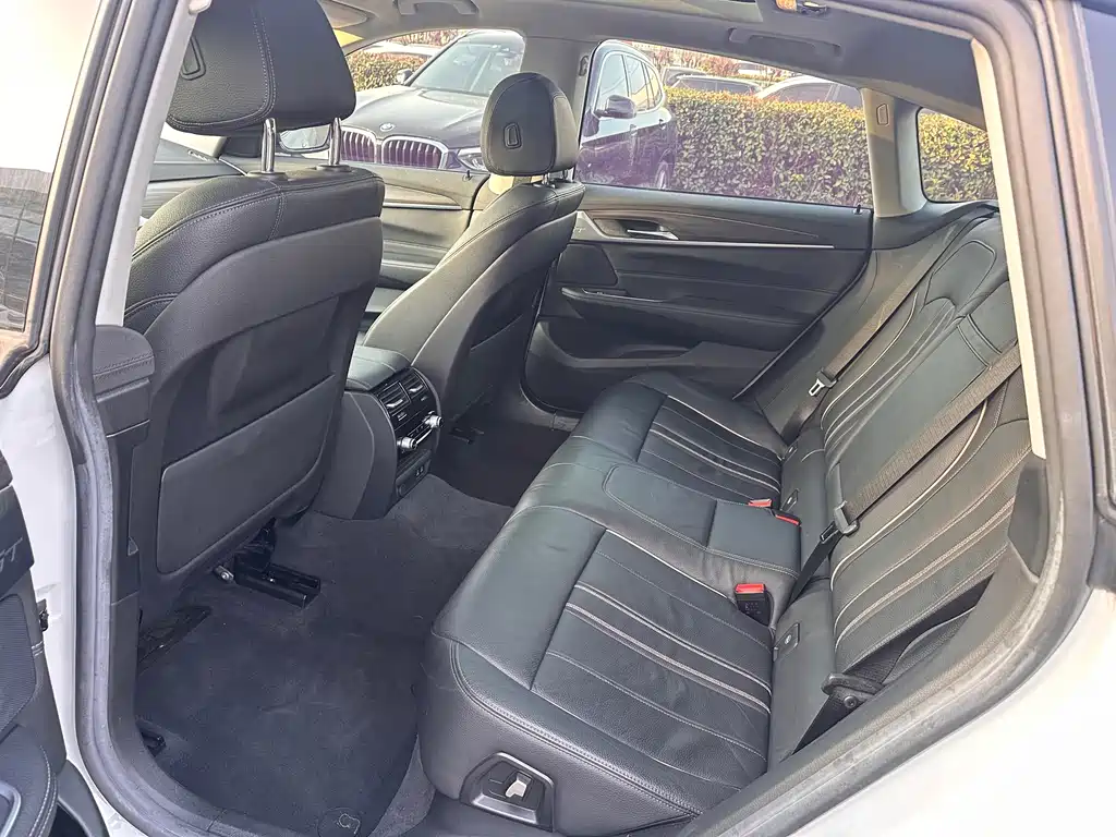 BMW 6 Series GT 630 i Luxury Design Package